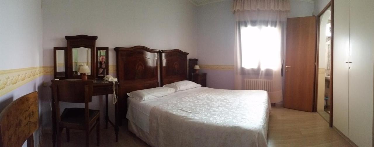 Double or Twin Room,692708079:JPEG